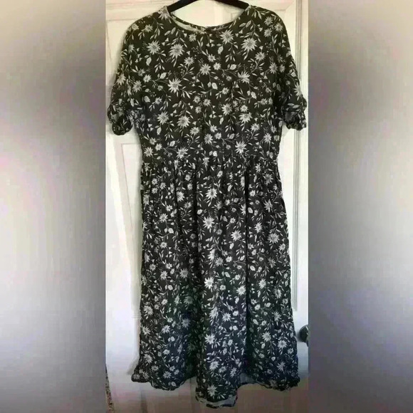 Rylee+ Cru Floral Gray and White Dress Size Small. - Picture 1 of 9